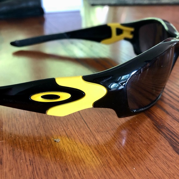 Oakley Livestrong Sunglasses - Picture 5 of 8